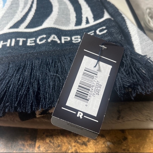 New WHITECAPS VANCOUVER SCARF - RETRO (HD KNIT) MLS - Navy & White - Picture 7 of 8
